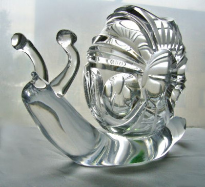 Декоративная скульптура-вазочка "Улитка", гутная техника,бесцветный хрусталь. 2014 год